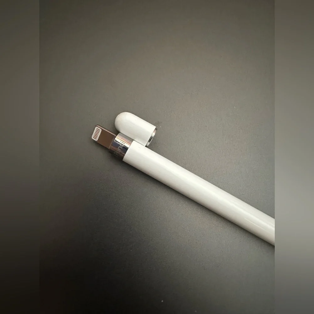 Apple Pencil (1st Generation) - Includes USB-C to Pencil Adapter